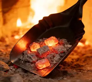 Kingson Große Kaminschaufel - 40,5 x 12,7 cm - Robuste Kohle & Ascheschaufel - Schwarzer Stahl mit auslaufsicherem Design