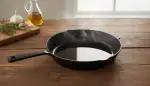 Gusseisen richtig einbrennen: Perfekte Patina
